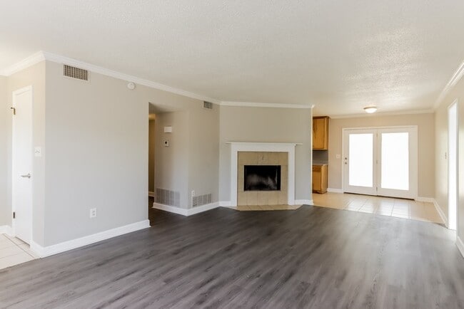 Building Photo - 122 Gray Dr