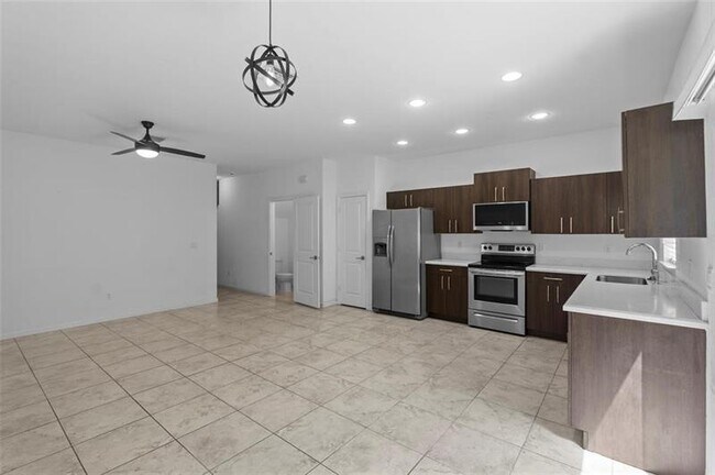 Foto del edificio - 1102 NW 40th Way