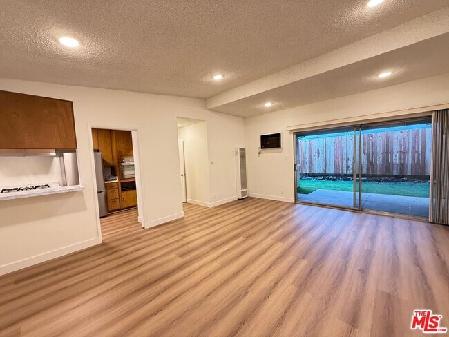 Building Photo - 12958 Valleyheart Dr
