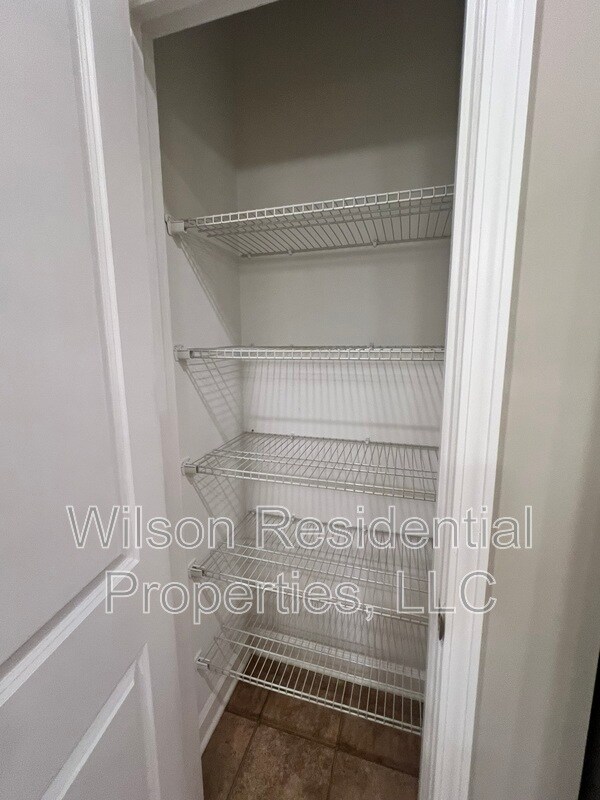 Foto del edificio - 620 Friendway Rd