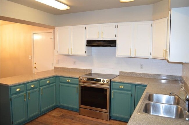 Building Photo - 1803 Sunset Dr