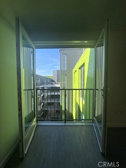 Building Photo - 5750 Hollywood Blvd