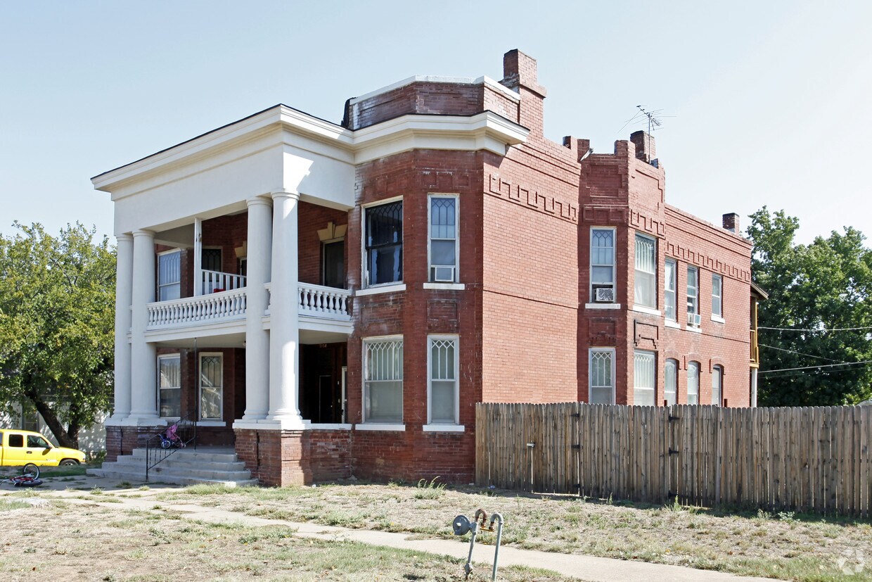 320 N Rock Island Ave, El Reno, OK 73036 Apartments in El Reno, OK