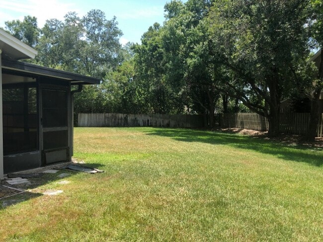 Photo - 10101 Lake Oak Cir (Tampa, FL) Apartment