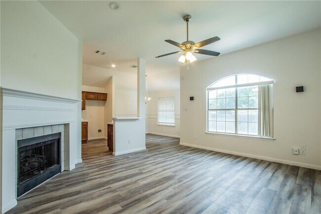 Foto del edificio - 1901 Holly Springs Dr