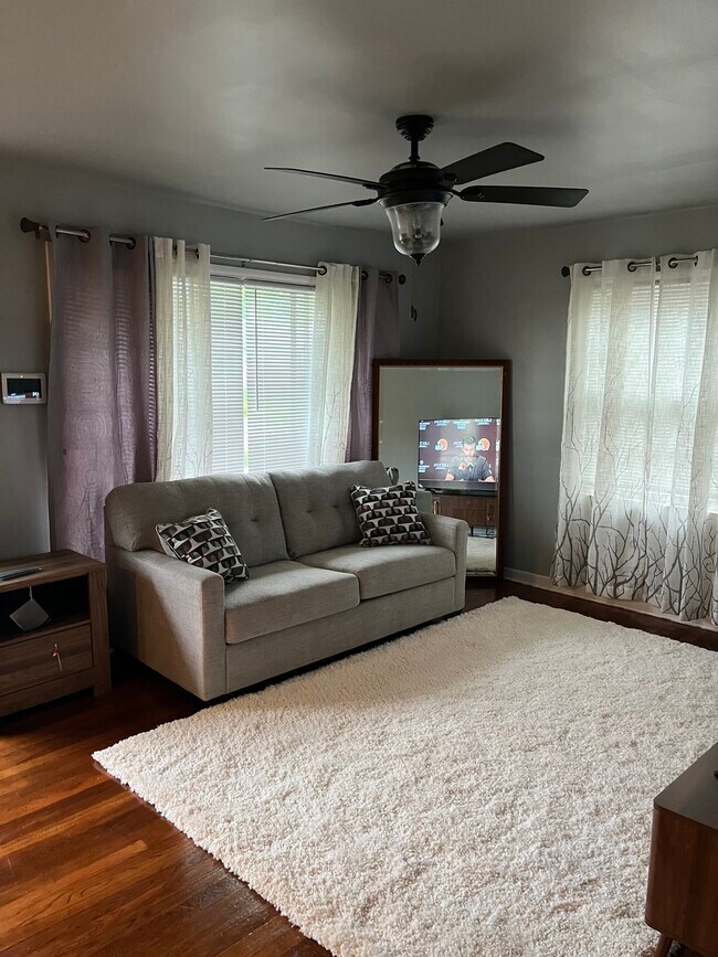 Sala de estar/familiar - 1356 Acton Rd