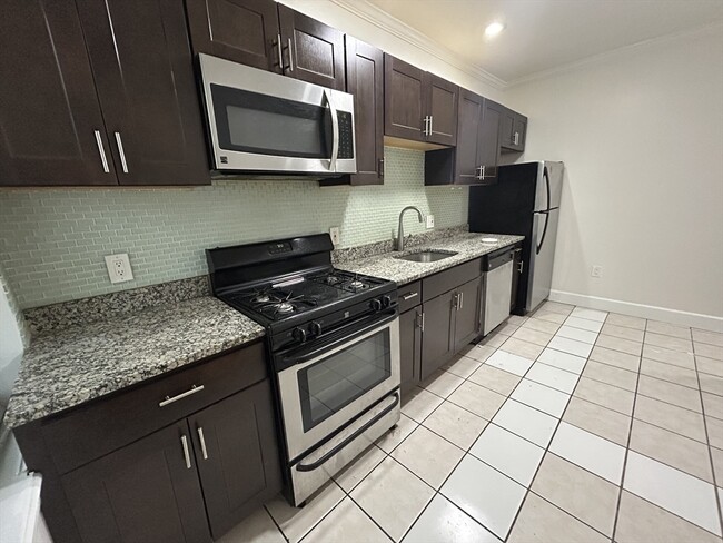 Building Photo - 435 Walnut Ave