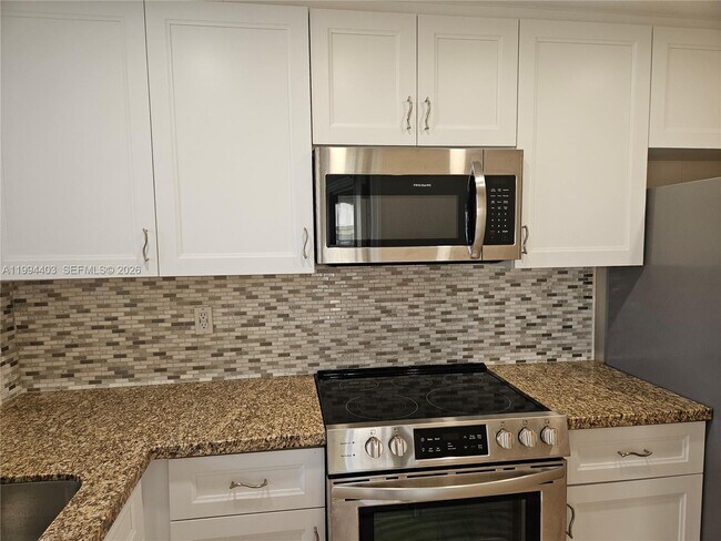 Foto del edificio - 250 Layne Blvd