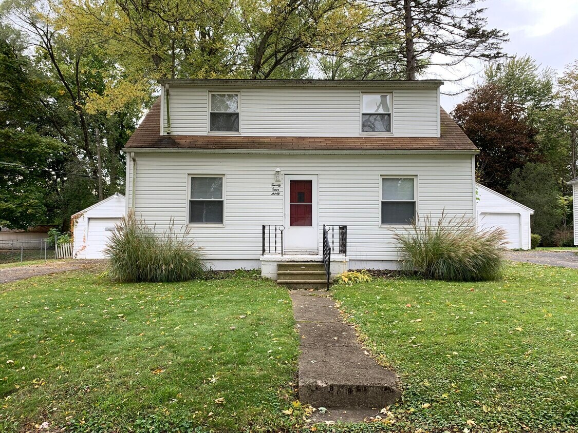 Foto principal - 2430 Midday St