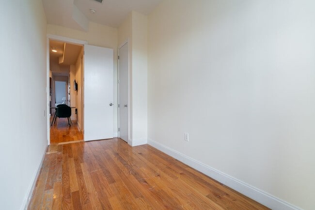 Building Photo - ROOM ONLY in 3-bed/2.0-bath Home