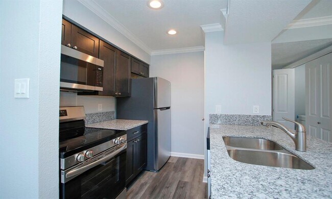 Foto del edificio - 17331 Red Oak Dr