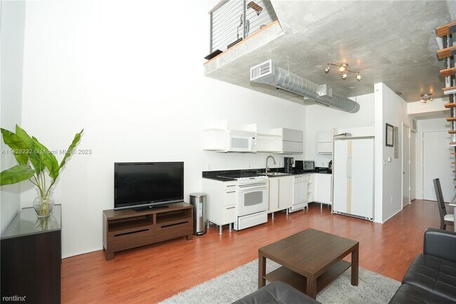 Building Photo - 1 br, 1.5 bath Condo - 690 SW 1st Ct Apt 1209