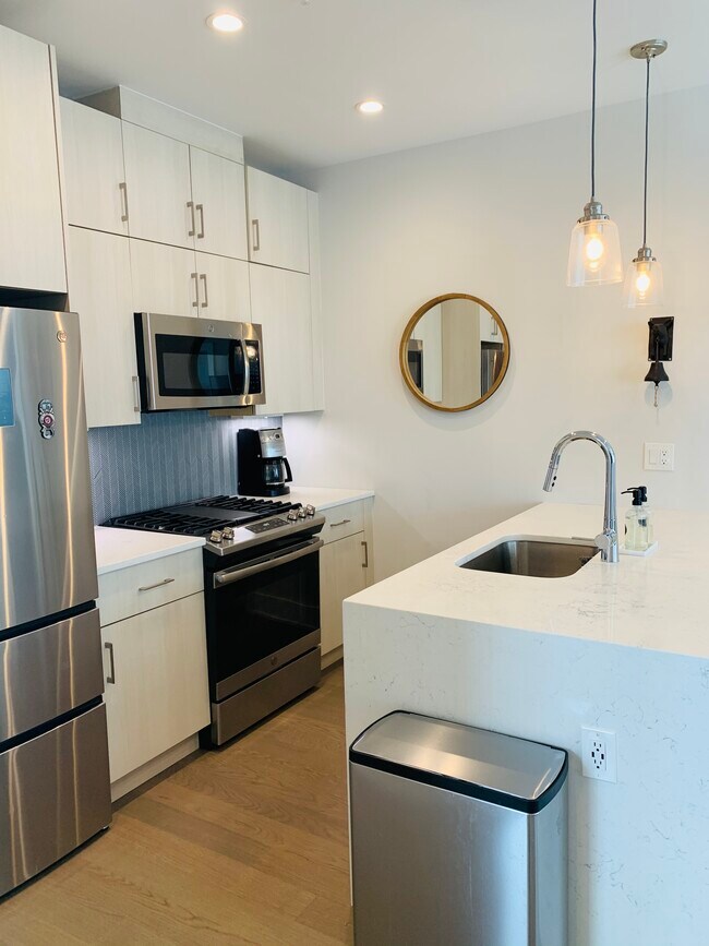 Foto del edificio - 653 Irving St NW
