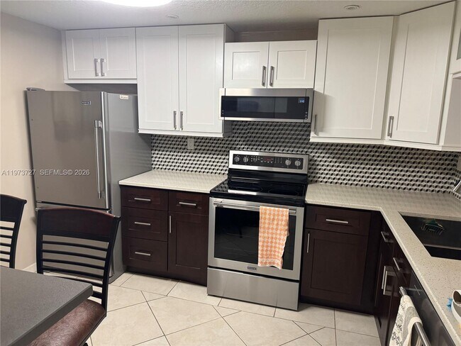 Foto del edificio - 3920 Inverrary Blvd