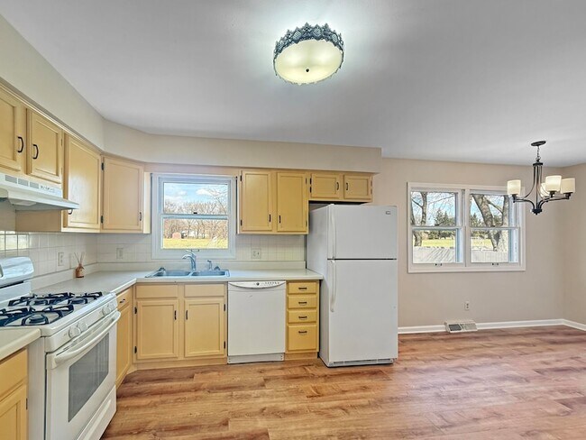 Building Photo - 432 Summer Dr