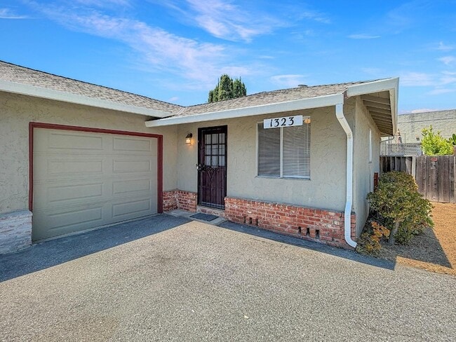 Photo - 1323 Warner Ave Townhome