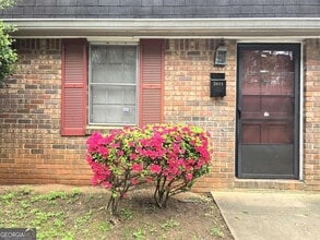 Building Photo - 3815 Parklane Dr