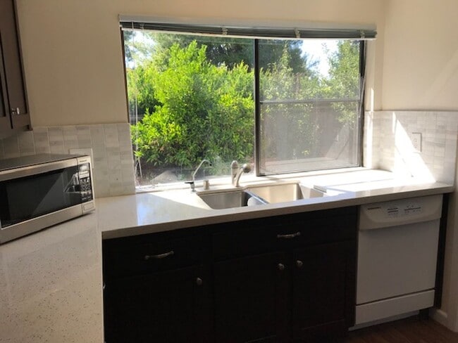 Foto del edificio - Single level 3 bedroom home in Northgate c...