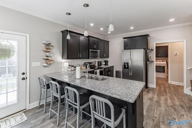 Foto del edificio - 15695 Landview Ln