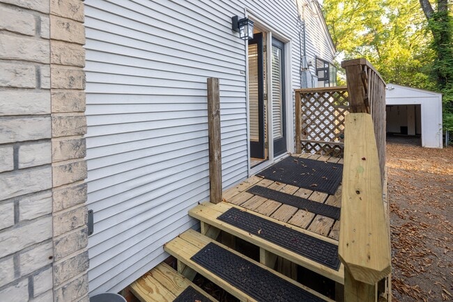Building Photo - 415 Haden St
