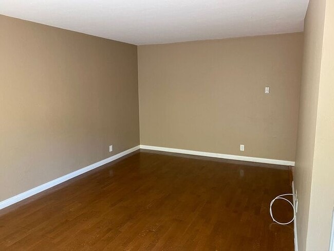 Building Photo - 1 Bedroom Condo for rent on Lake Murray Blvd!