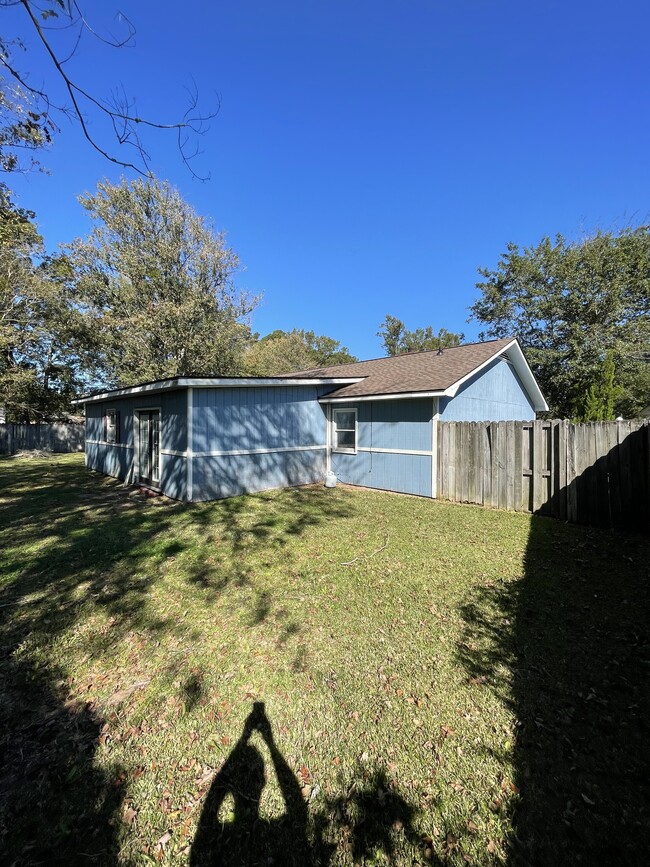 Building Photo - 506 Creekwood Cir