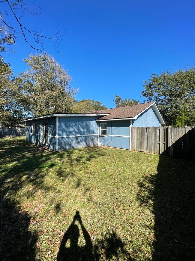 Foto del edificio - 506 Creekwood Cir