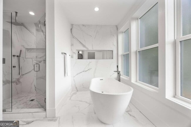 Building Photo - 24 Hutchinson St NE