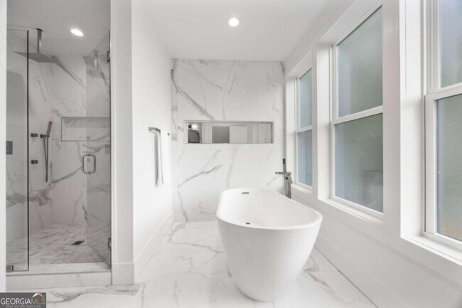 Foto del edificio - 24 Hutchinson St NE