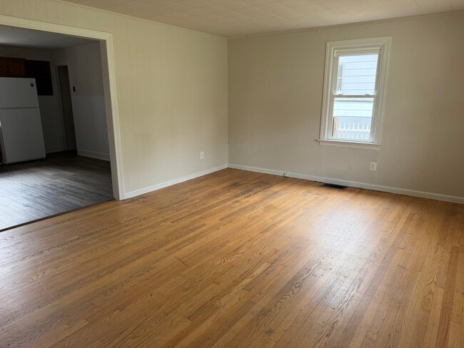 Building Photo - 264 Jenny Wren Dr