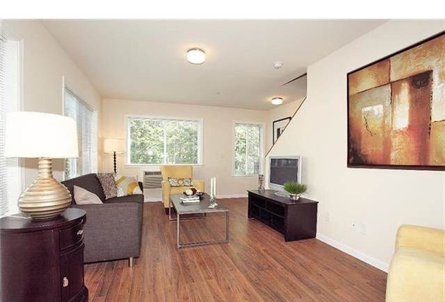 Foto del edificio - Townhouse Style Duplex 2 bedroom 2.5  bath...