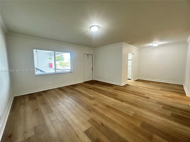 Foto del edificio - 1400 NE 56th St