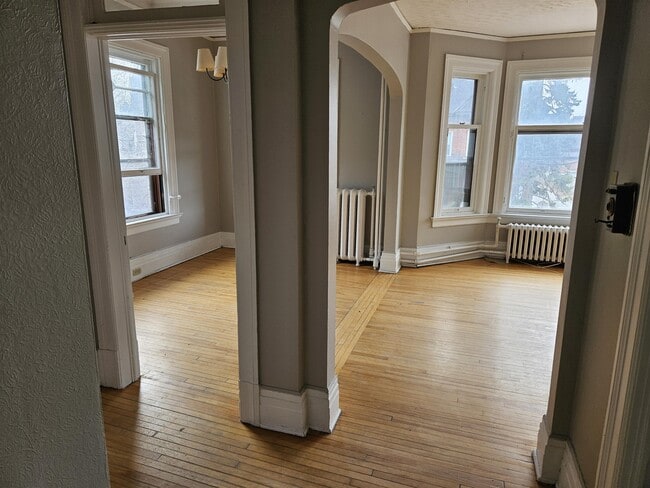 Building Photo - 209 Rue Wilbrod St