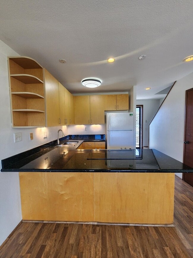 Building Photo - 2304