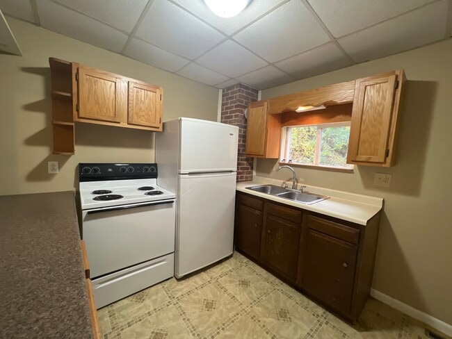 Building Photo - 150 Wellen Ave