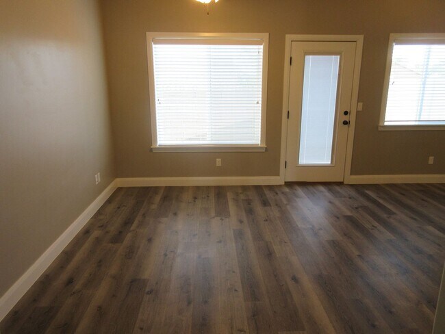 Foto del edificio - 3 Bedroom - 2.5 bathroom - in the heart of...