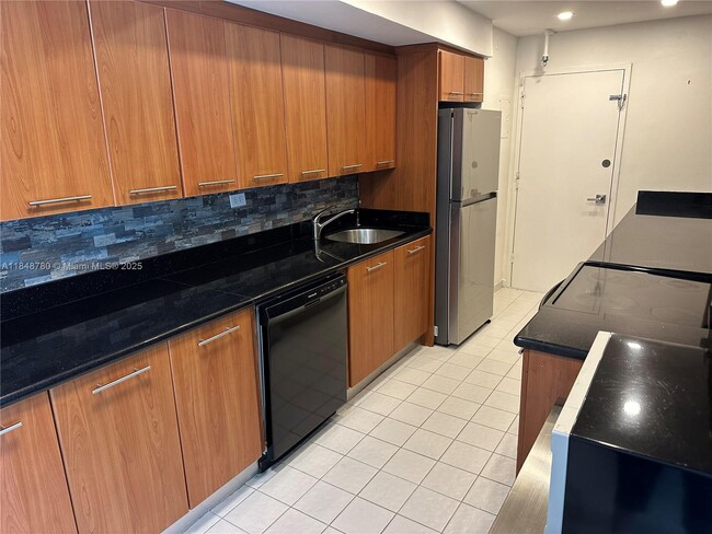 Building Photo - 6039 Collins Ave