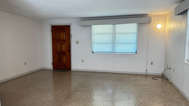 Foto del edificio - 11947 Hale St