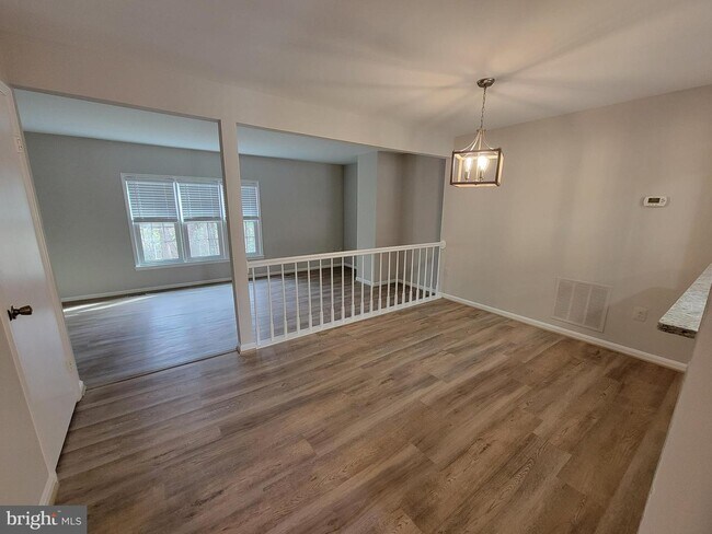 Building Photo - 4733 Gainsborough Dr