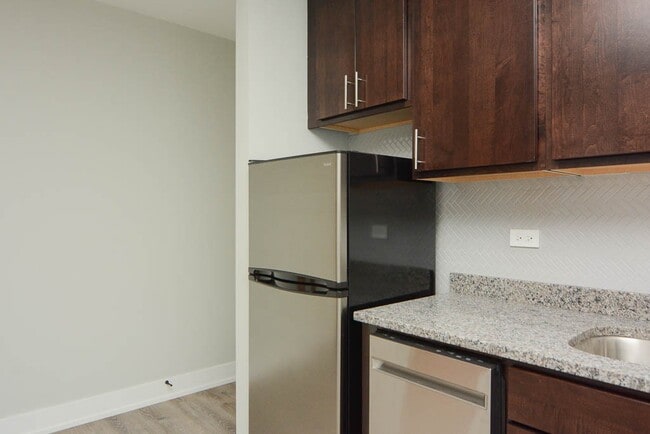 Foto del edificio - 432.5 W Belden Ave
