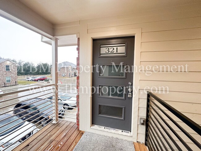 Building Photo - 1203 N Clay St