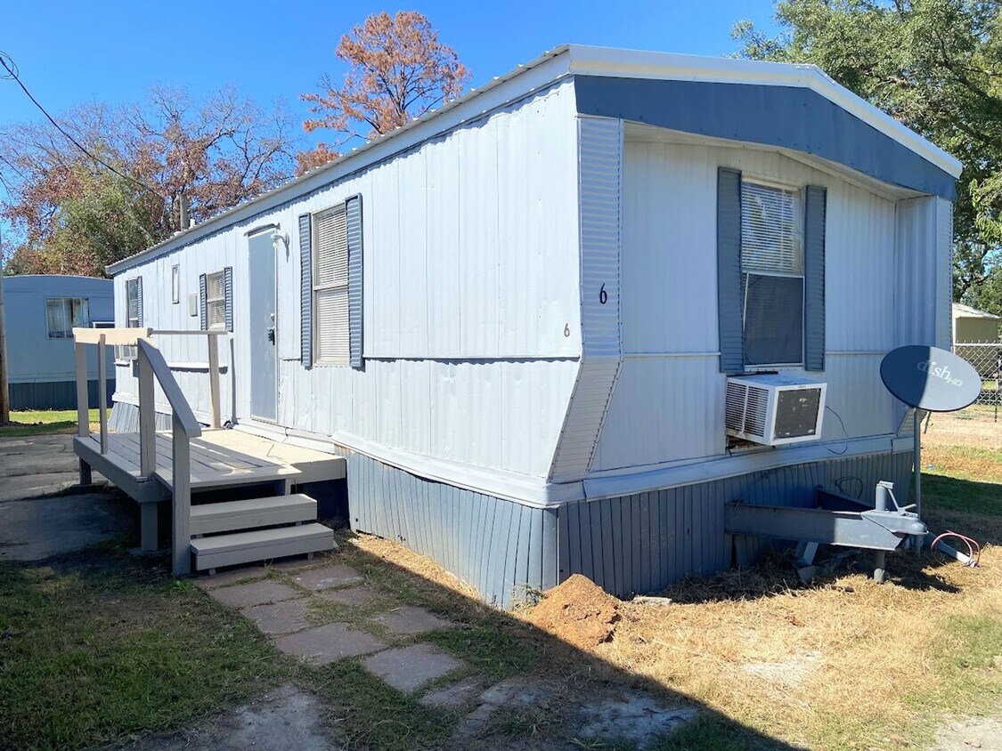 Primary Photo - Affordable 1-Bed Mobile Home in Sulphur, L...
