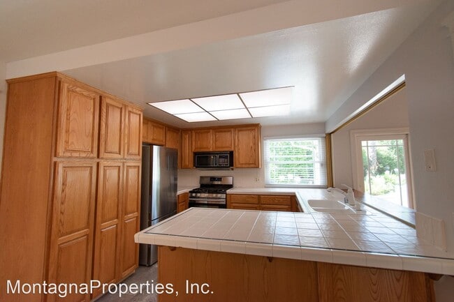 Building Photo - 4 br, 2 bath House - 1363 Scossa Avenue