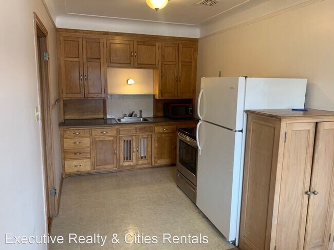 Foto del edificio - 1 br, 1 bath House - 814 5th Street SE Apt 1