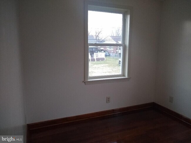 Building Photo - 2210 Bloomsdale Rd