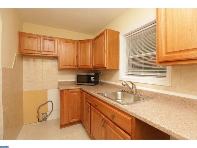 Building Photo - 252 N Wilton St