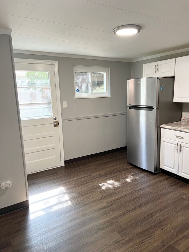 Foto del edificio - Updated 4 Bedroom 2 Bathroom in Swissvale-...