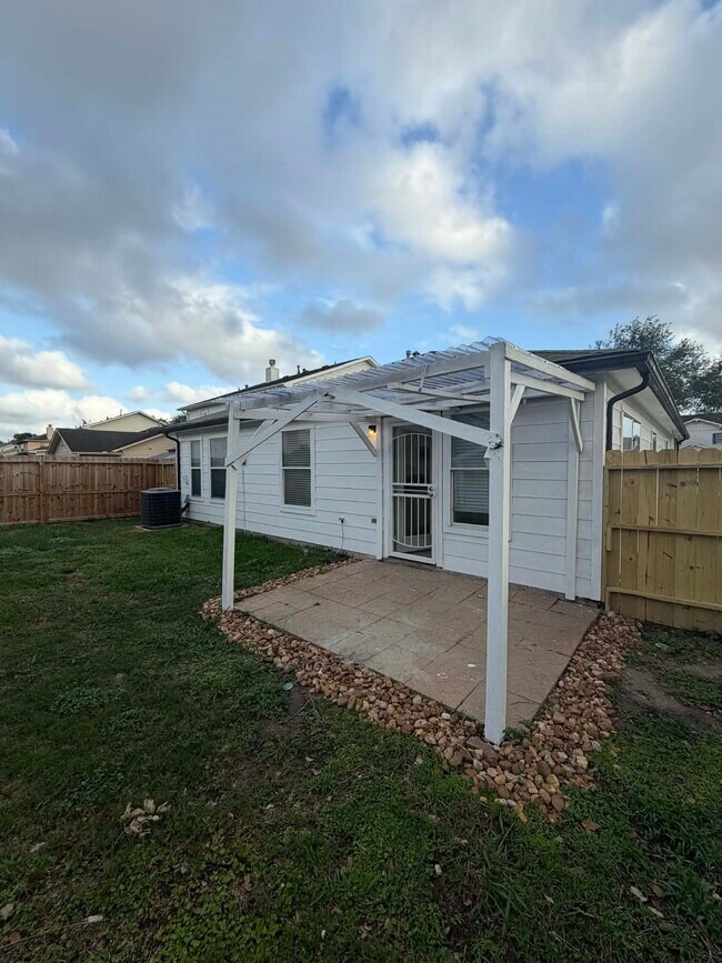 Foto del edificio - 13426 Sanderford Ln