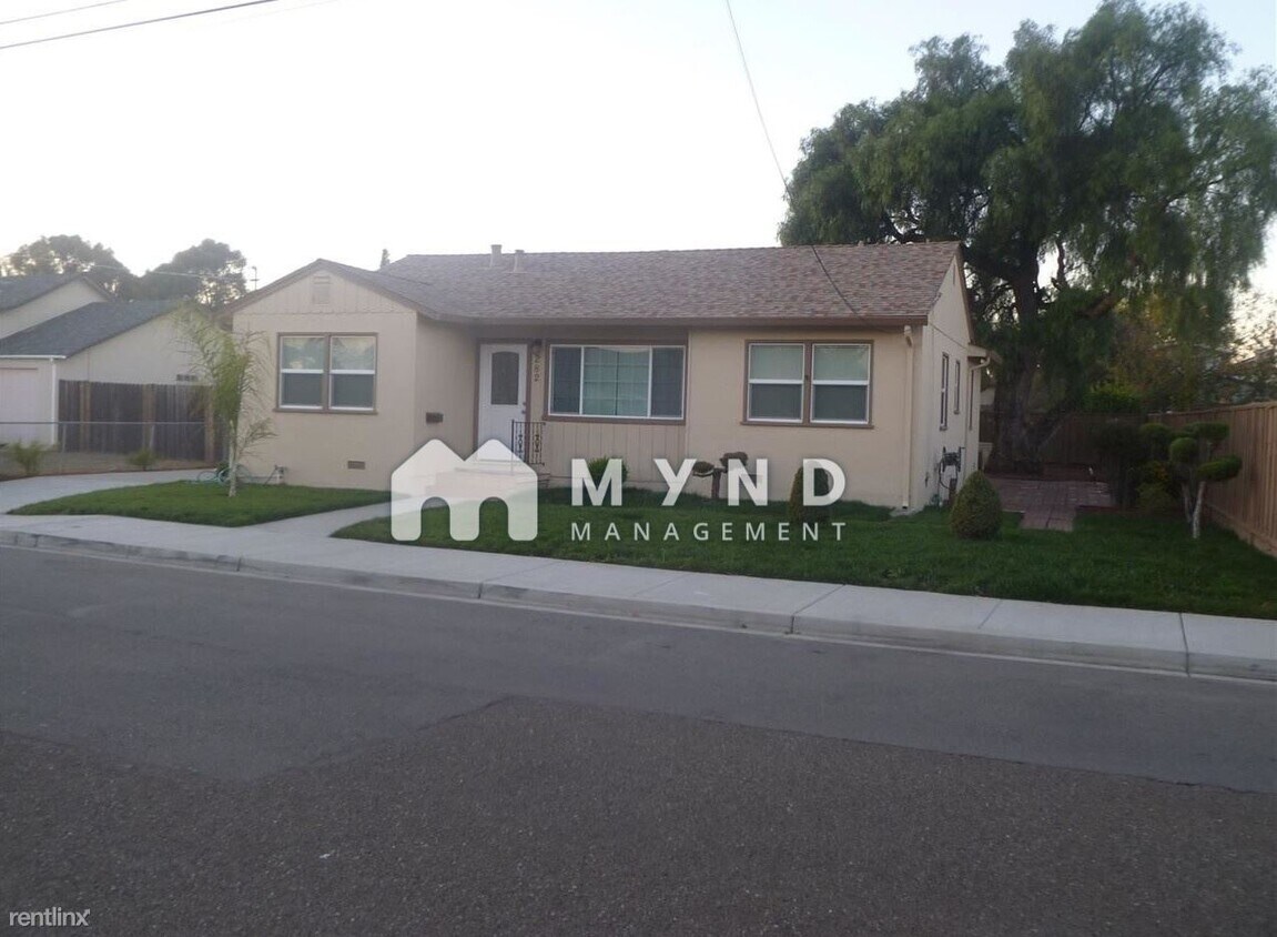 Foto principal - 3 br, 1.5 bath House - 282 Berry Ave