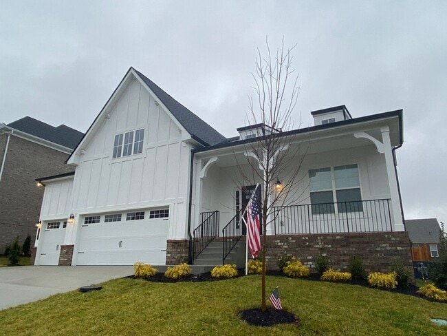 Building Photo - Amazing 4 Bedroom Home in Lebanon / 3.5 Bathrooms / 3 Car Garage /  Fenced in Backyard with Deck /